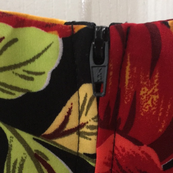 FINAL MARKDOWN Ladies’ Sag Harbor Floral Dress (12) - Picture 9 of 11